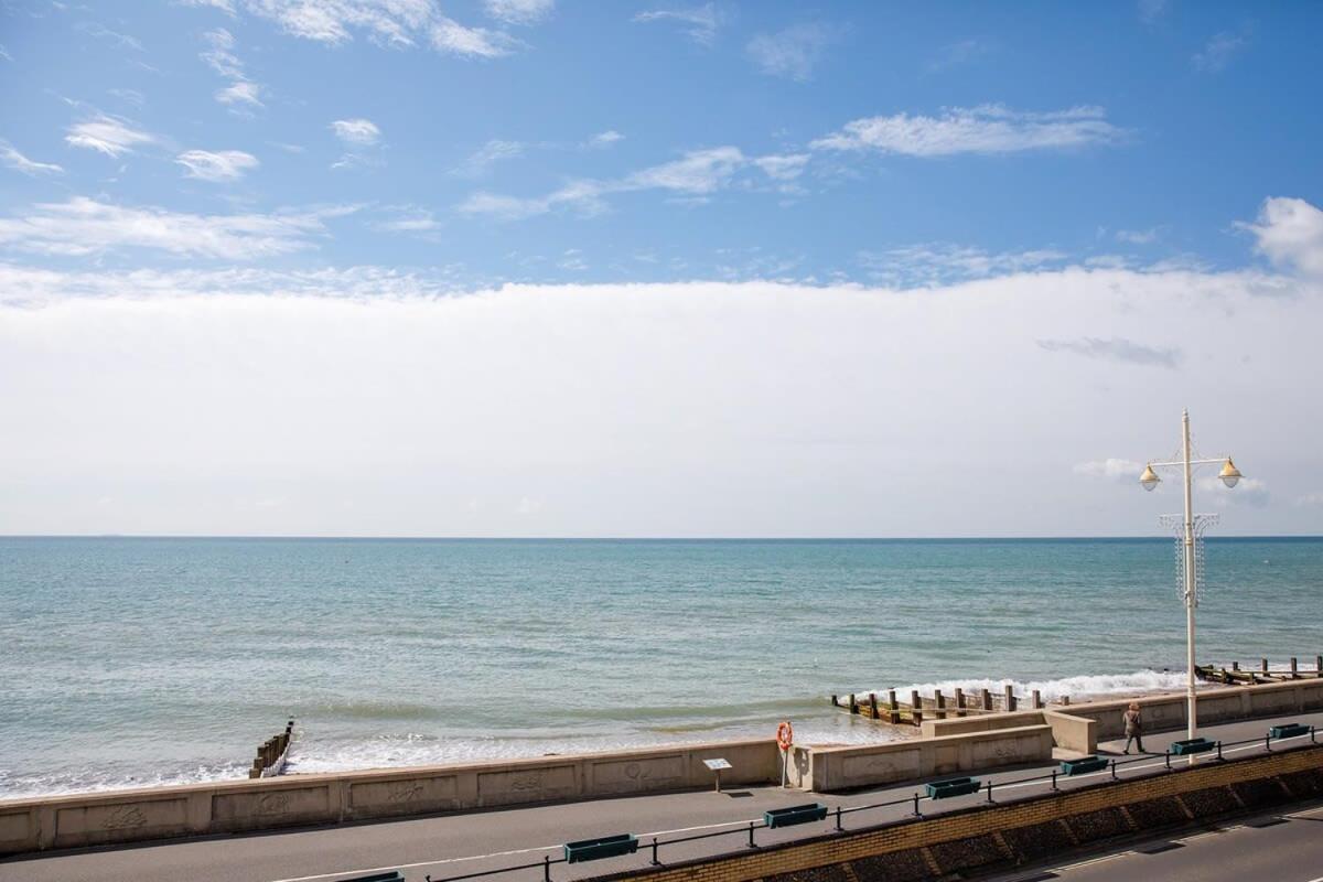 Panoramic Sea Views In Beachfront Apt W Balcony Богнор-Риджис Екстер'єр фото